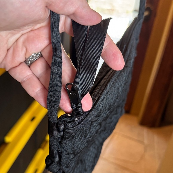 NWOT Designs By Sandra Black Floral Embroidered Quilted Crossbody Bag Handmade - Picture 6 of 9